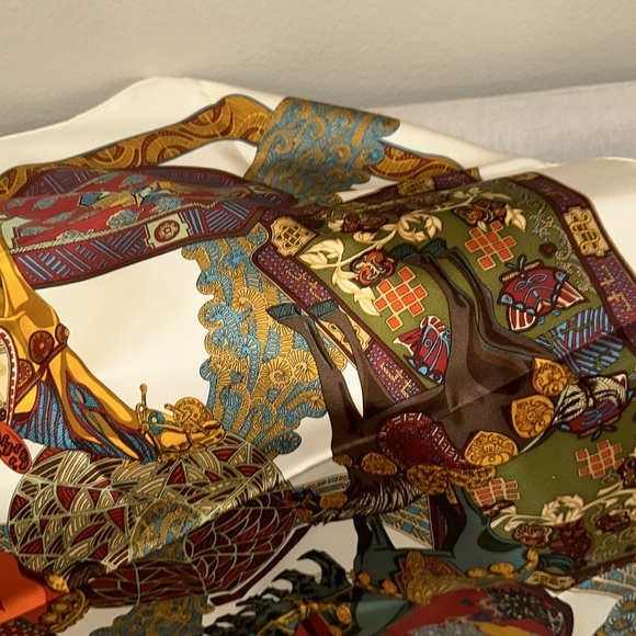 Hermes Collection Scarf EUC Smoke free environment ! - Picture 4 of 10